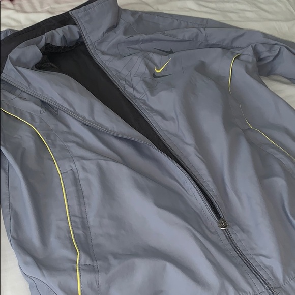 nike windbreaker (used) - Picture 3 of 4